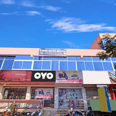 Oyo Flagship 81051 Sri Sai Manikanta Hotel Hyderabad Ngoại thất bức ảnh