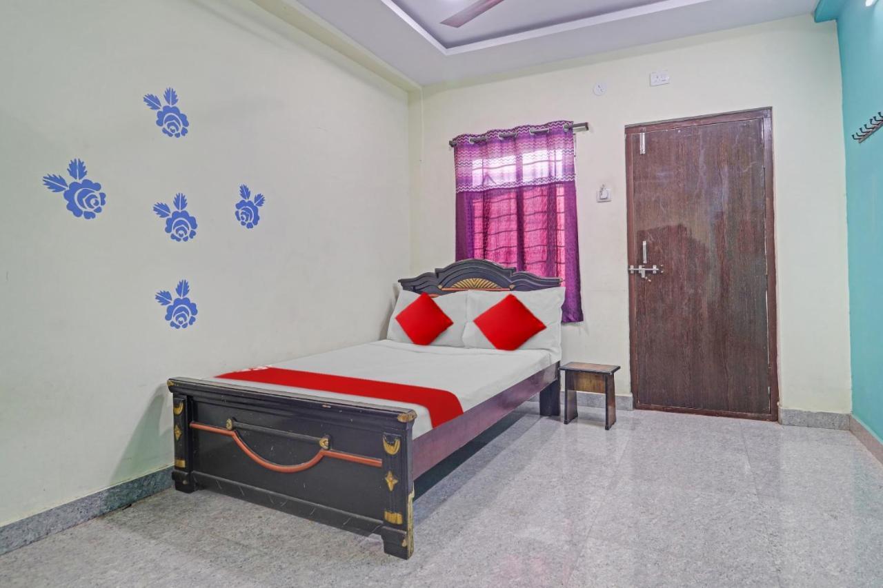 Oyo Flagship 81051 Sri Sai Manikanta Hotel Hyderabad Ngoại thất bức ảnh