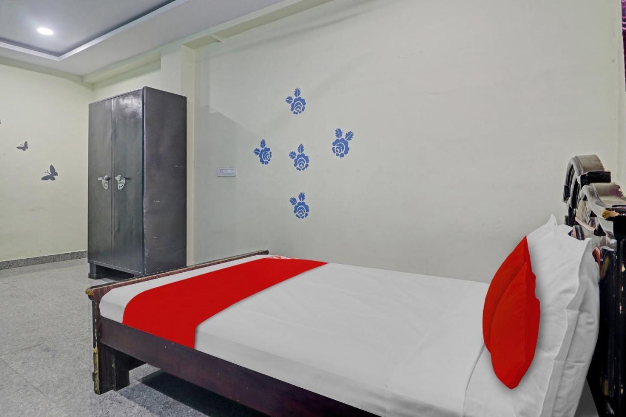 Oyo Flagship 81051 Sri Sai Manikanta Hotel Hyderabad Ngoại thất bức ảnh