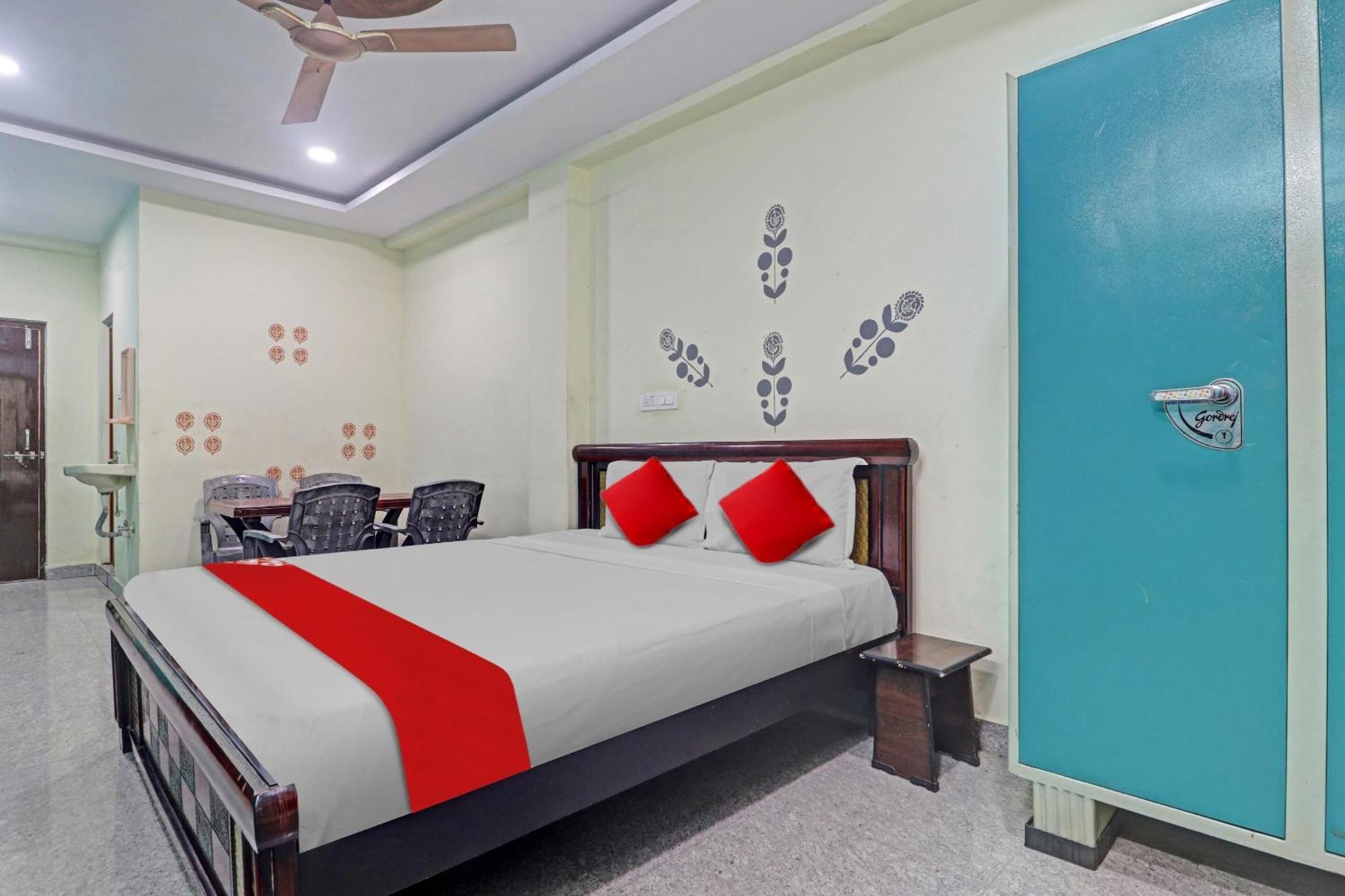 Oyo Flagship 81051 Sri Sai Manikanta Hotel Hyderabad Ngoại thất bức ảnh
