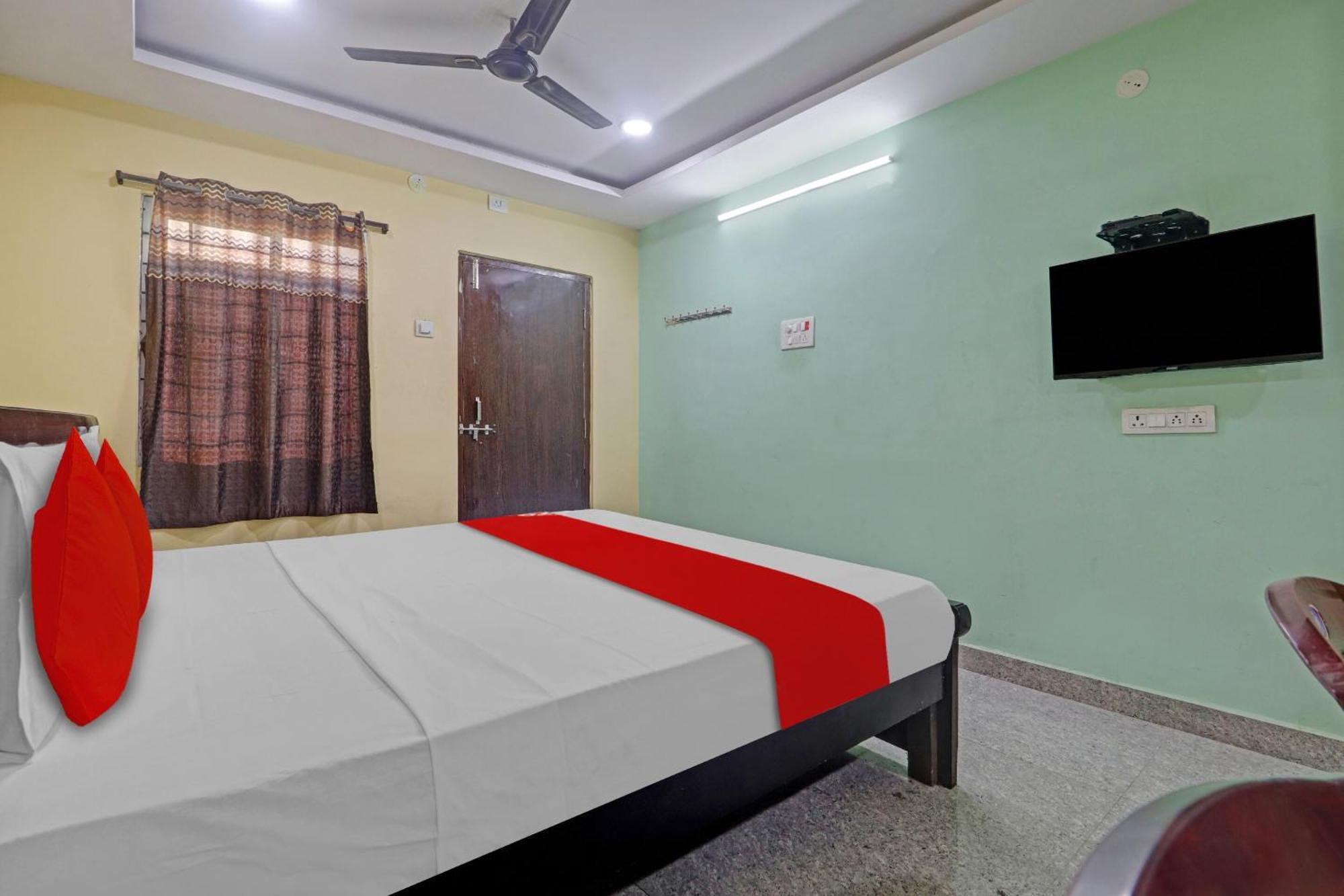 Oyo Flagship 81051 Sri Sai Manikanta Hotel Hyderabad Ngoại thất bức ảnh