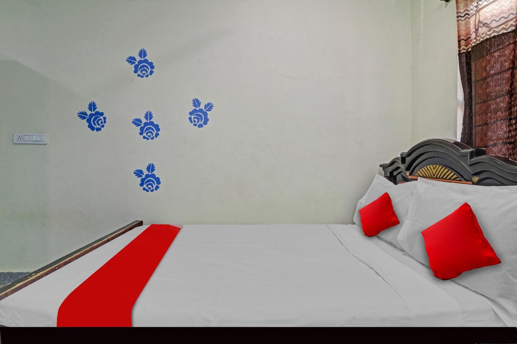 Oyo Flagship 81051 Sri Sai Manikanta Hotel Hyderabad Ngoại thất bức ảnh